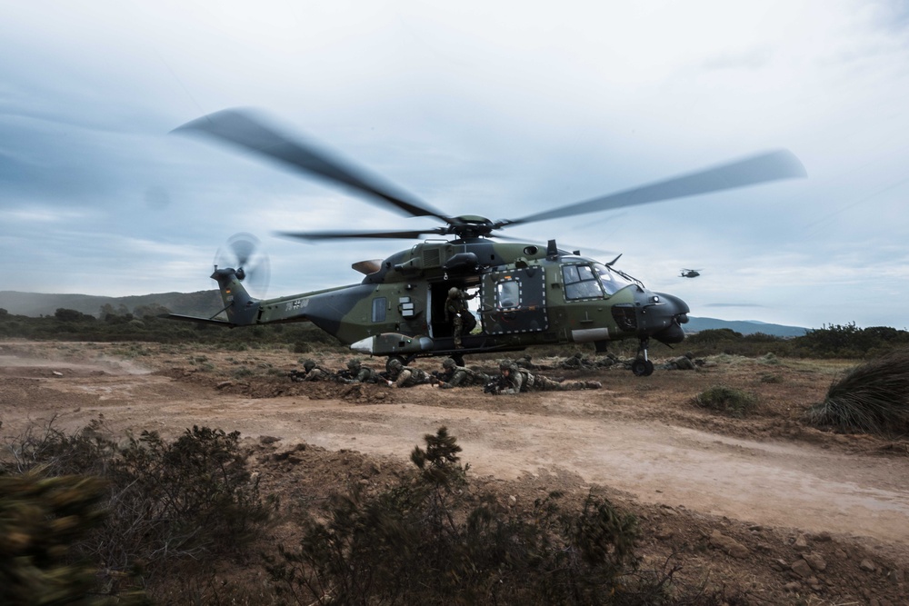 German, Dutch, Norwegian Troops Train with German NH90 Helicopters