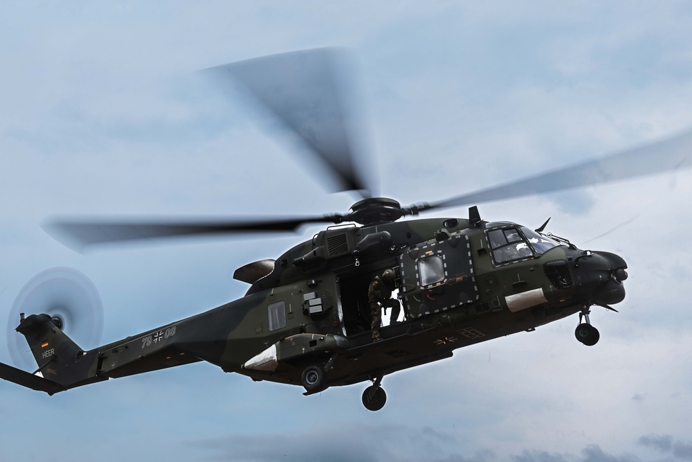 German, Dutch, Norwegian Troops Train with German NH90 Helicopters