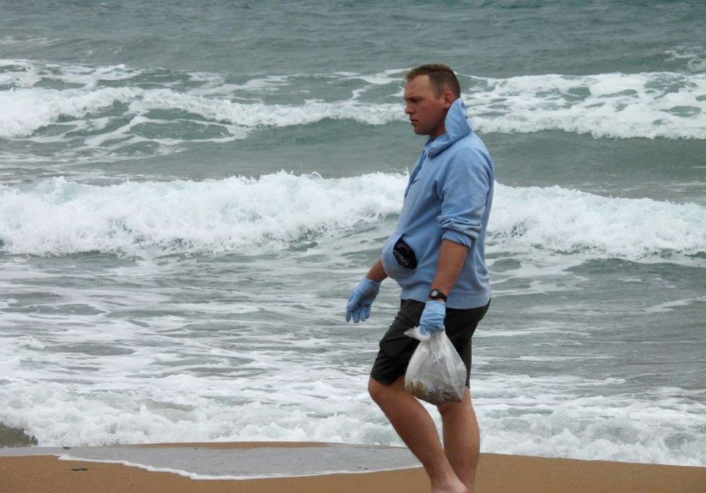 Volunteers from USS Indianapolis (LCS 17) participate in beach clean up