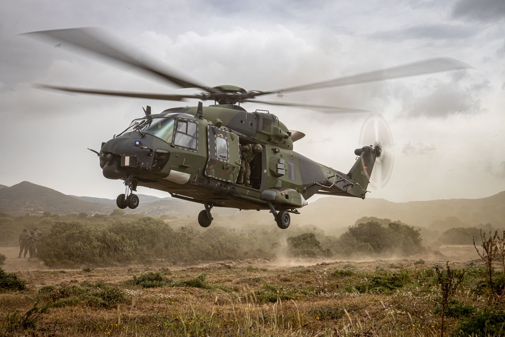 German, Dutch, Norwegian Troops Train with German NH90 Helicopters