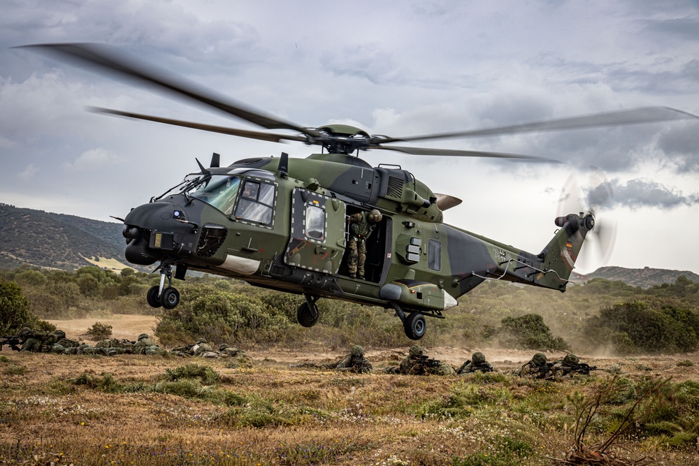 German, Dutch, Norwegian Troops Train with German NH90 Helicopters