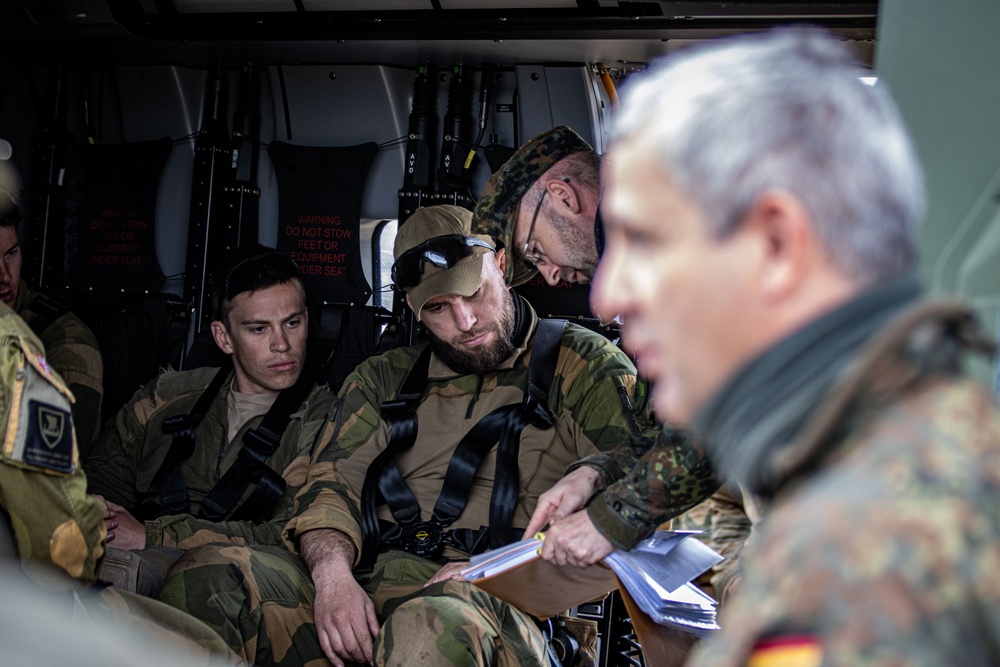 German, Dutch, Norwegian Troops Train with German NH90 Helicopters