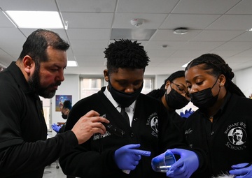 Special Agent Demonstrates Forensic Techniques to Students