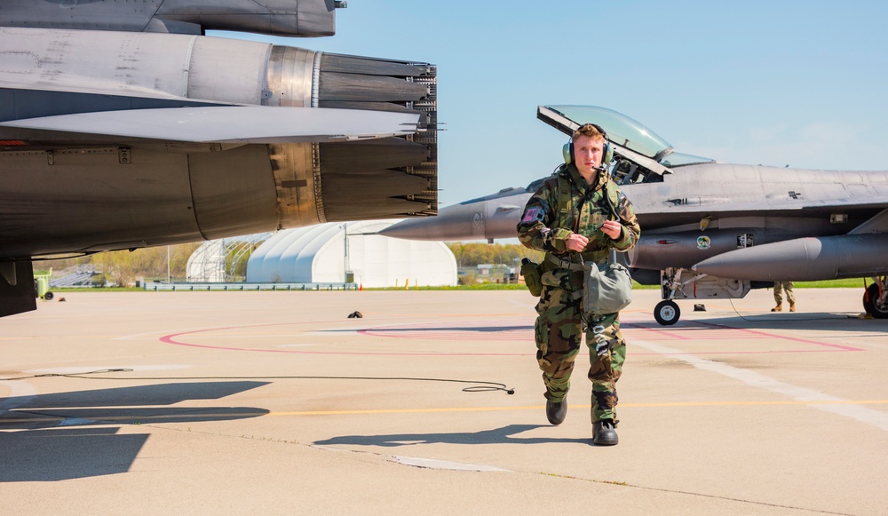 Flight Line Proves Lethal and Ready During Large-Scale Exercise