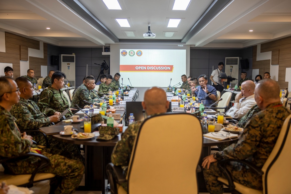 Balikatan 23 | MARFORPAC General visits AFP and JGSDF during Balikatan 23