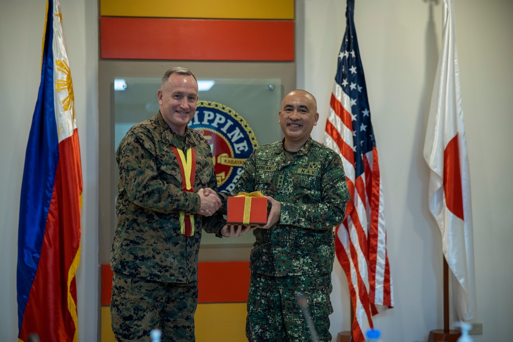 Balikatan 23 | MARFORPAC General visits AFP and JGSDF during Balikatan 23