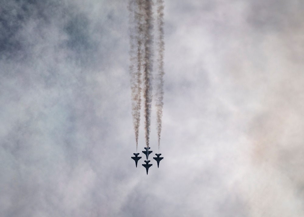 Thunderbirds Perform in Fort Wayne