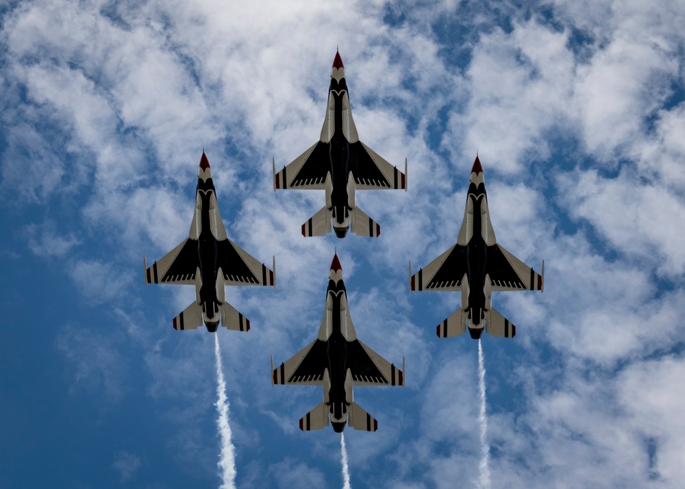 Thunderbirds Perform in Fort Wayne