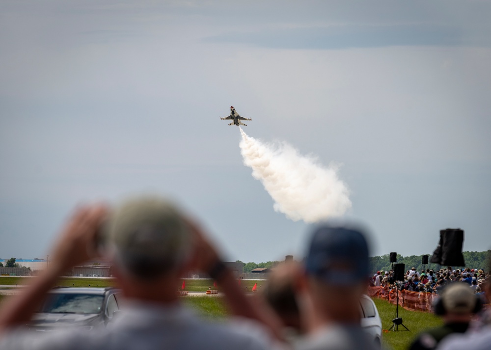 Thunderbirds Perform in Fort Wayne