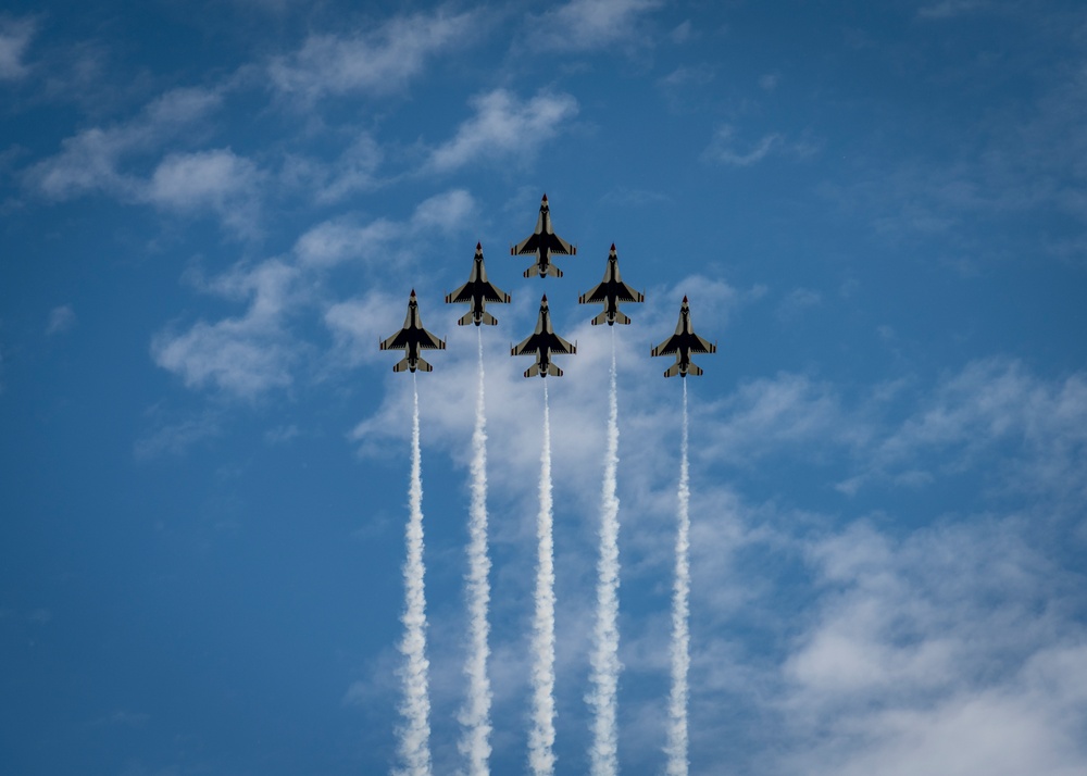 Thunderbirds Perform in Fort Wayne