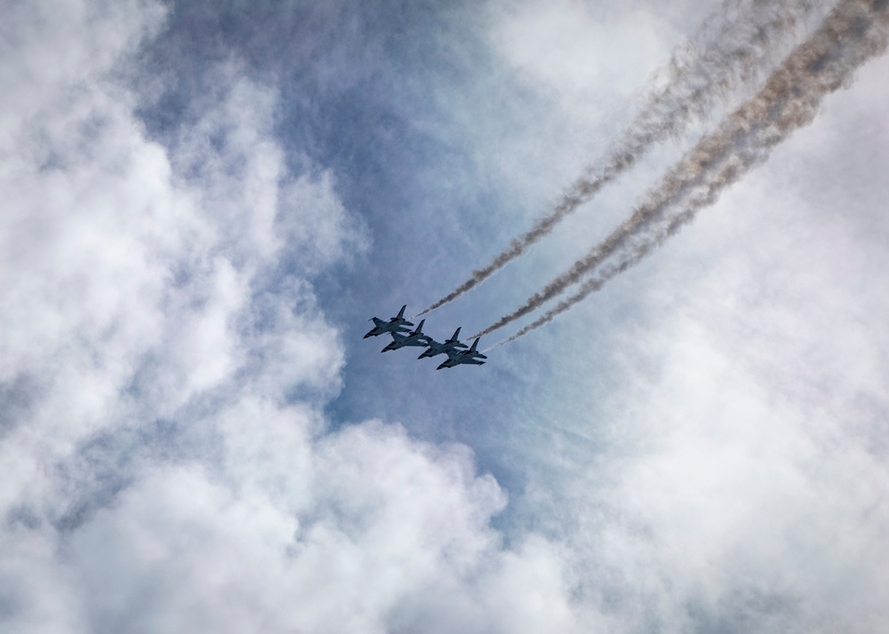 Thunderbirds Perform in Fort Wayne