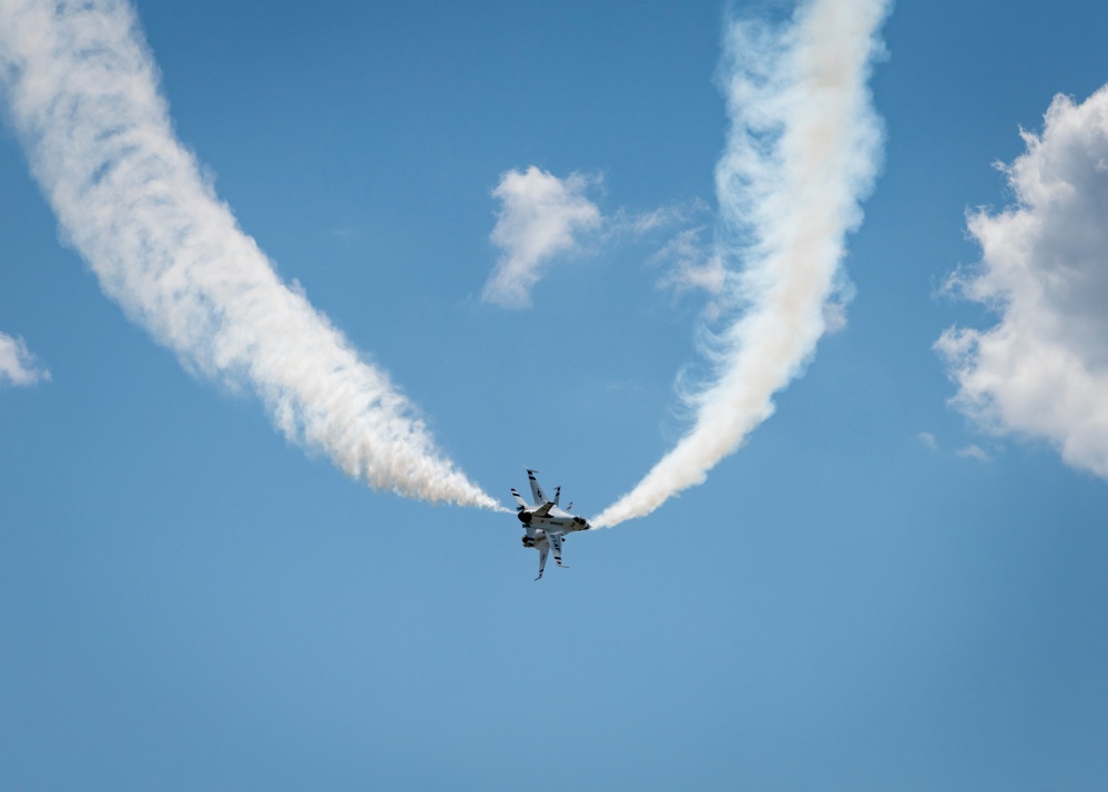 Thunderbirds Perform in Fort Wayne