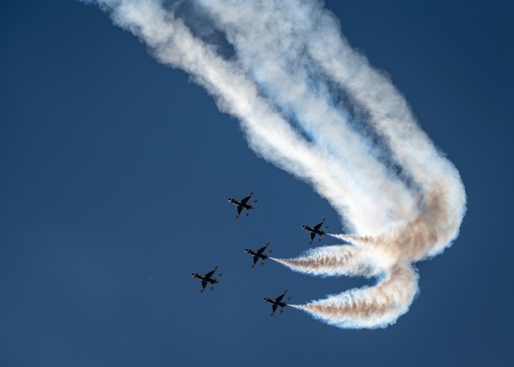 Thunderbirds Perform in Fort Wayne