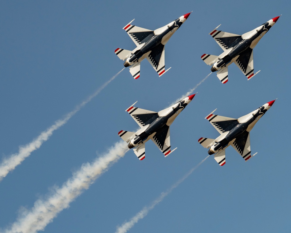 Thunderbirds soar over Columbus