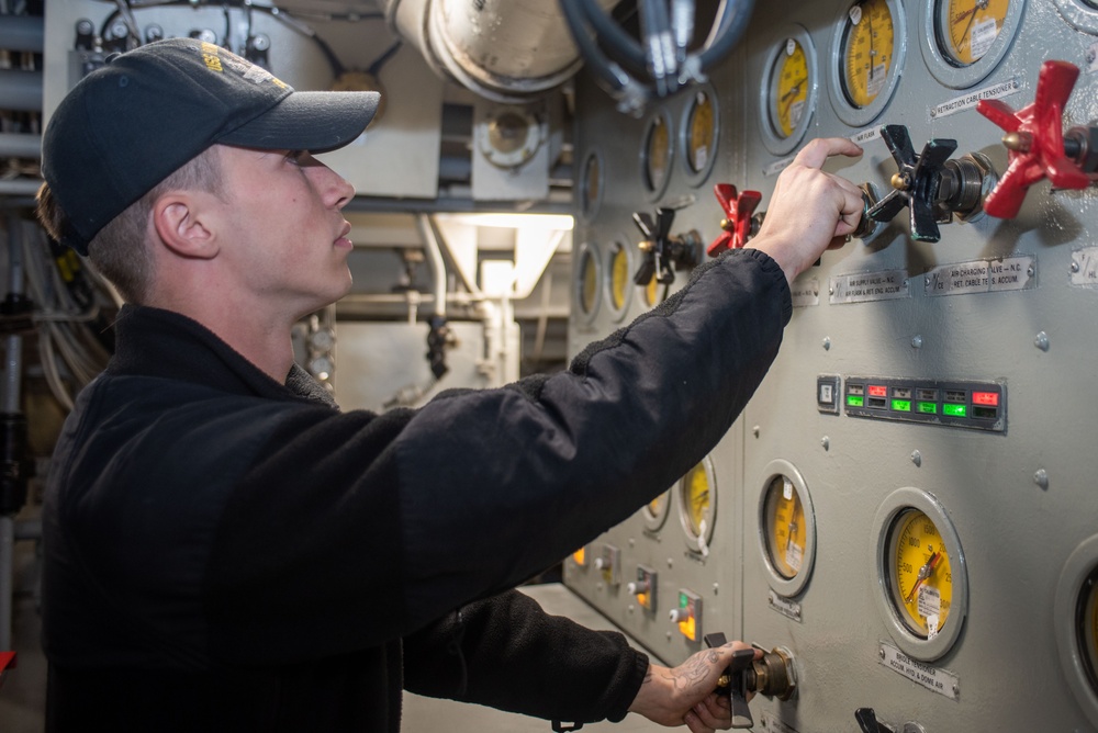 USS Ronald Reagan (CVN 76) Sailors test ship’s jet blast deflectors