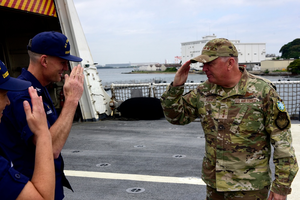 Lt. Gen. Ricky N. Rupp, commander, U.S. Forces Japan, visits U.S. Coast Guard Cutter Stratton (WMSL 752) in Yokosuka