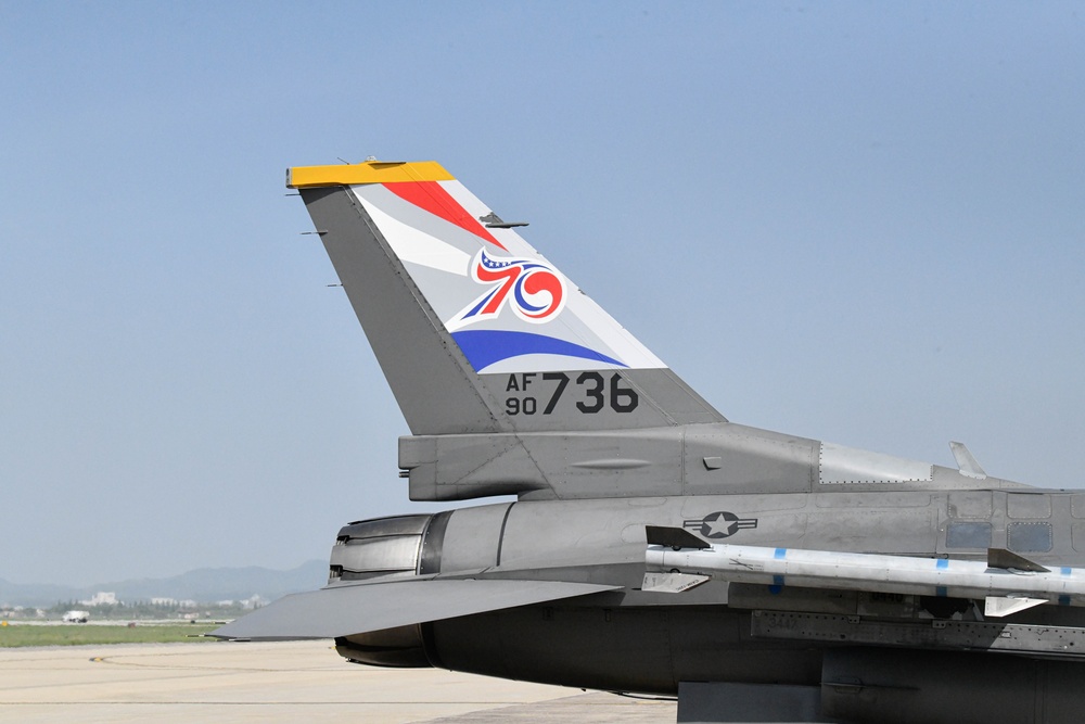 USAF, ROKAF sync with 70th Anniversary tail art