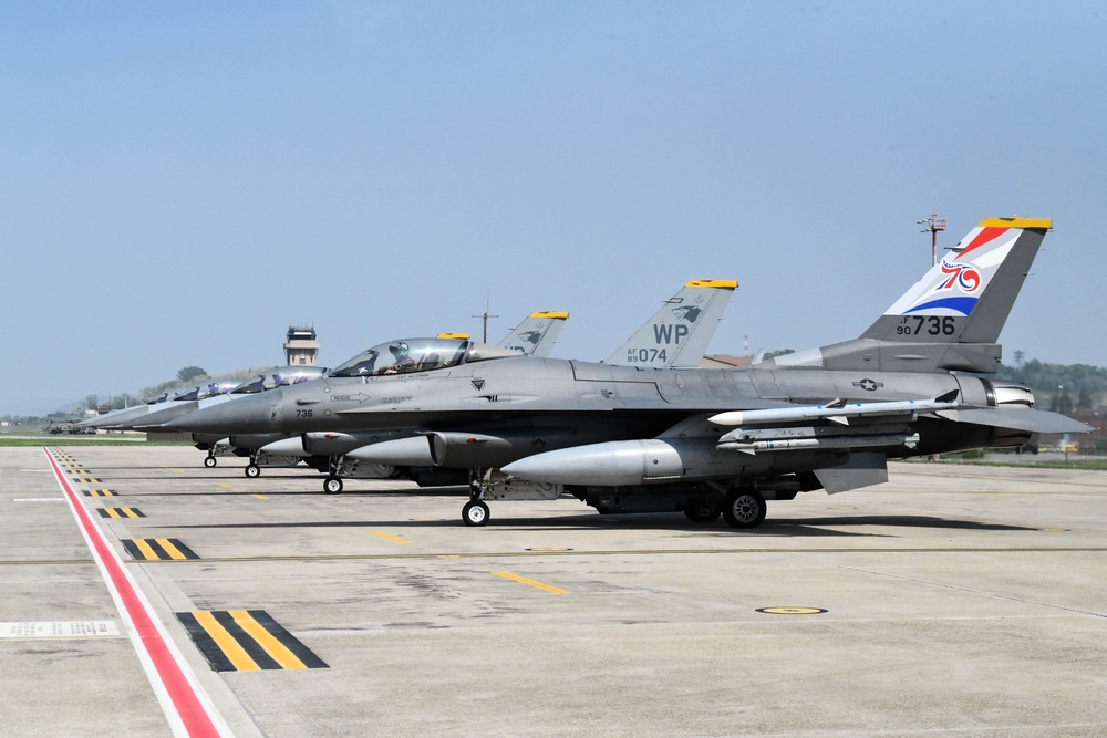 USAF, ROKAF sync with 70th Anniversary tail art