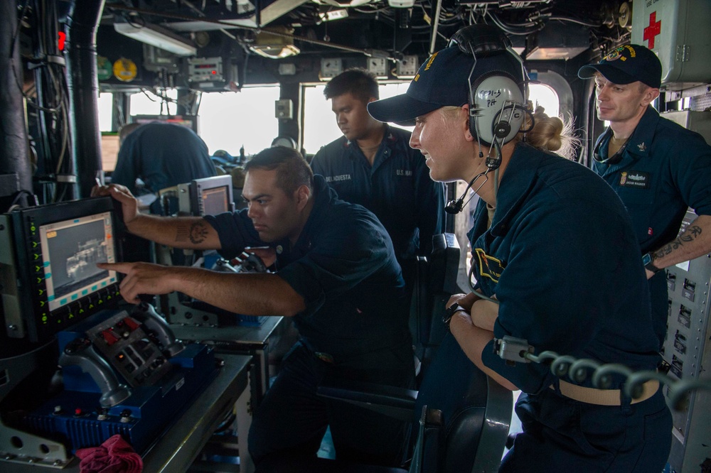 Paul Hamilton Transits Strait Of Hormuz