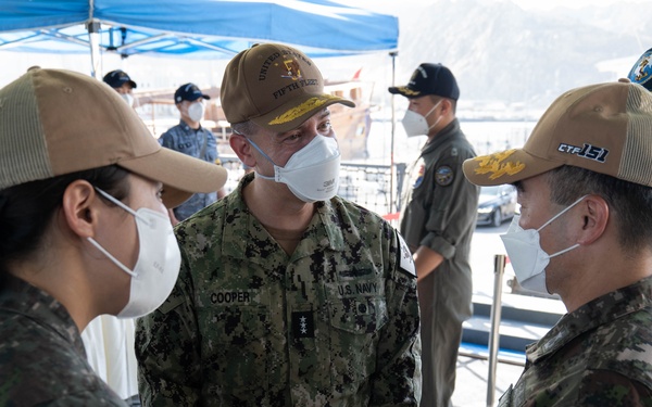 Military leaders visit Republic of Korea Navy destroyer ROKS Chungmugong Yi Sun-sin