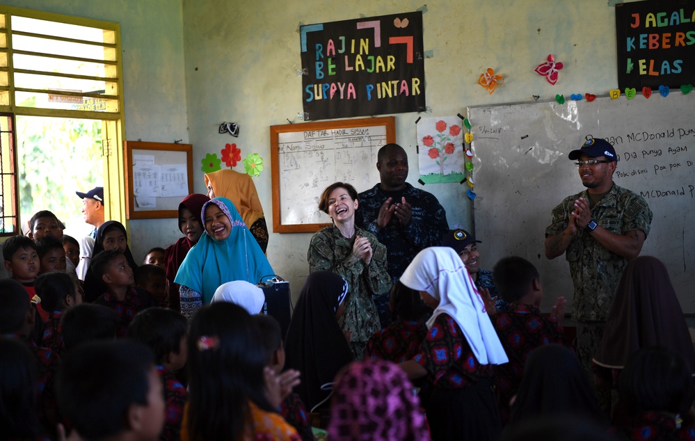 Pacific Partnership 2018 service members visit local school during first mission stop