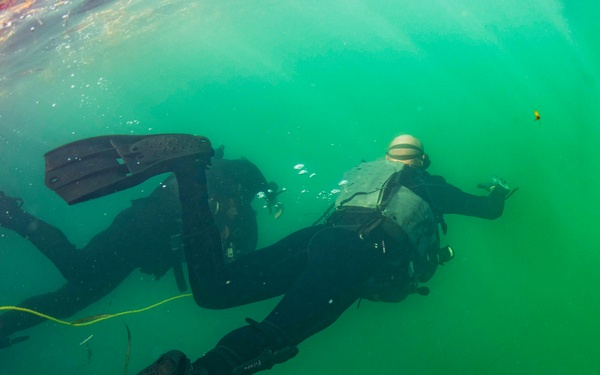 Navy Divers and Navy SEALs Conduct PRODEV Training