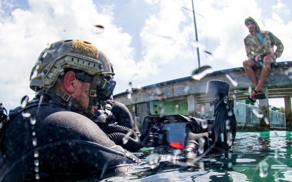 Navy Divers and Navy SEALs Conduct PRODEV Training