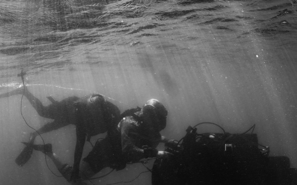 Navy Divers and Navy SEALs Conduct PRODEV Training