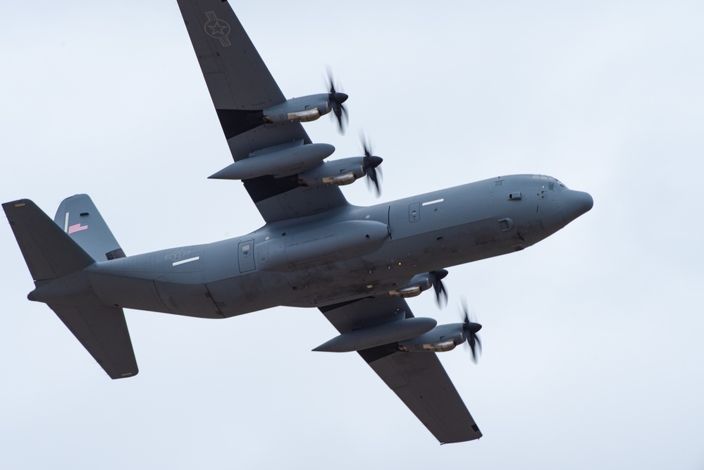 Dyess welcomes C-130J with external fuel tank