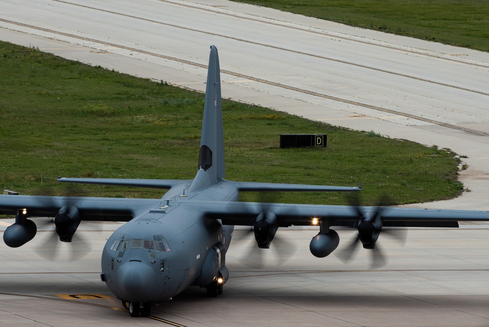 Dyess welcomes C-130J with external fuel tank