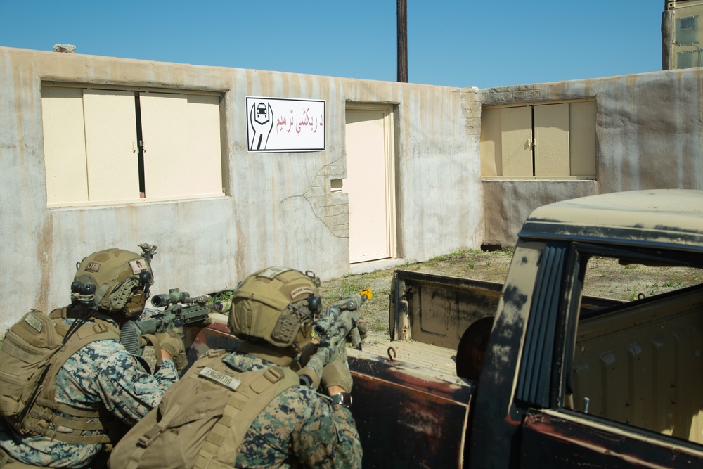 1st Battalion, 1st Marines participate in EOTG Raid Leaders Course