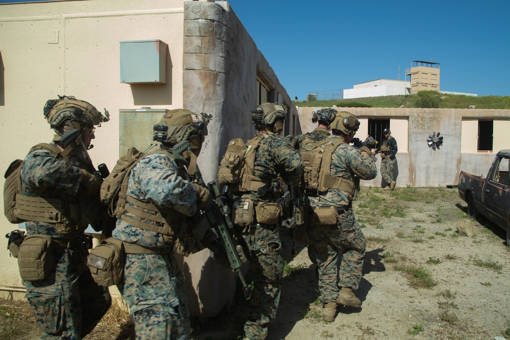 1st Battalion, 1st Marines participate in EOTG Raid Leaders Course