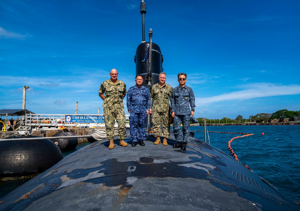 Rear Adm. Rick Seif, commander, Submarine Group 7/Task Force 74; and Republic of Korea (ROK) Navy Rear Adm. Su Youl Lee, commander, ROK Navy Submarine Force, pose for a photo aboard USS Illinois.