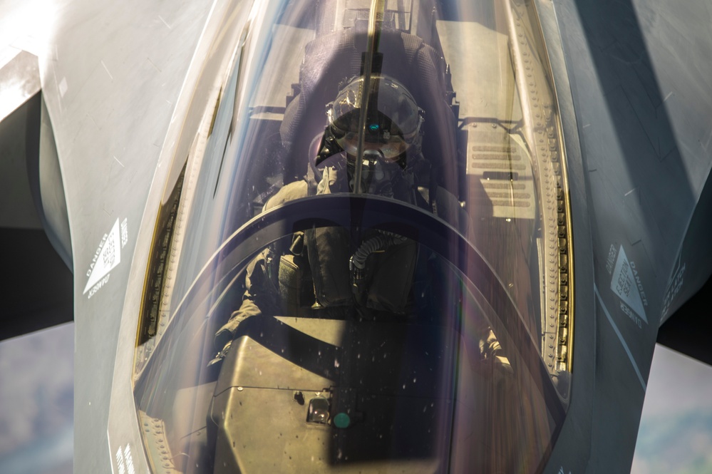 121st refuels F-35 Lightning II