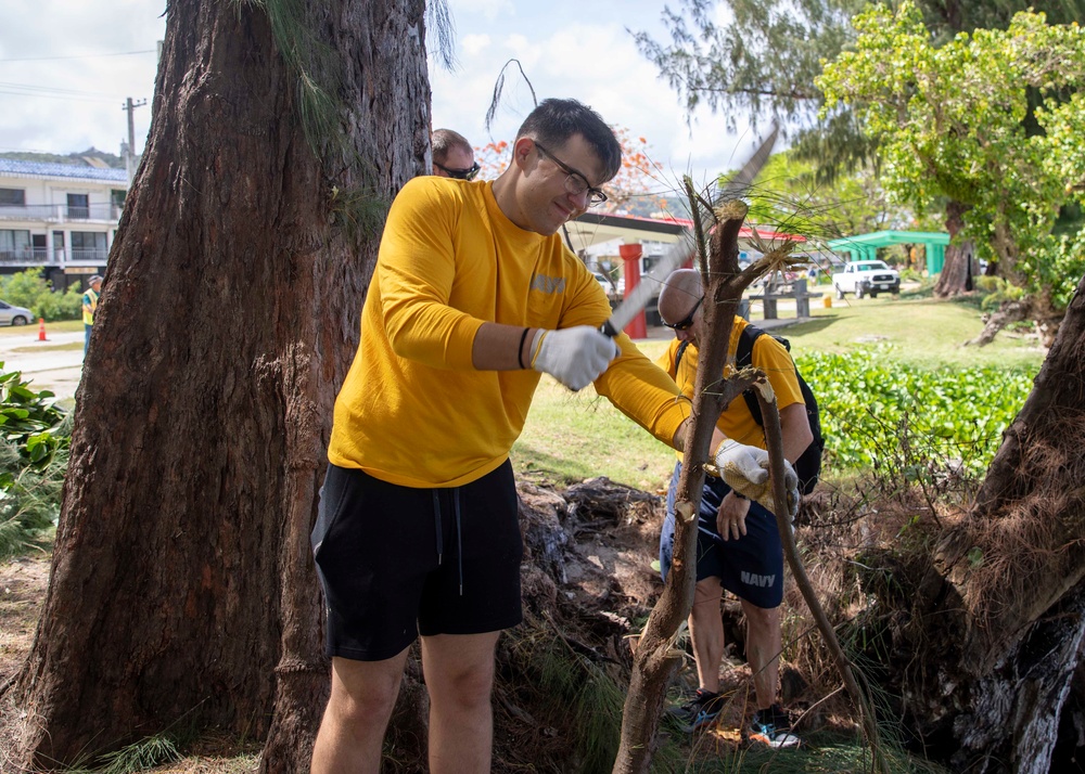 ESL Sailors Clean Up Horiguchi Beach