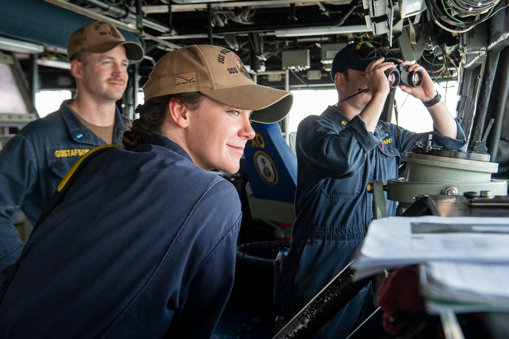 USS Paul Hamilton Pulls into Bahrain