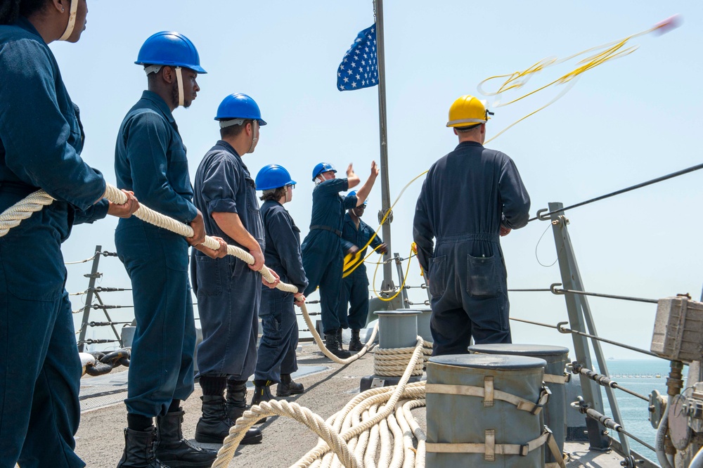 USS Paul Hamilton Pulls into Bahrain