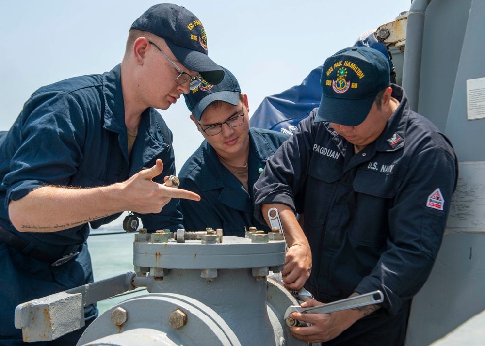 USS Paul Hamilton Pulls into Bahrain