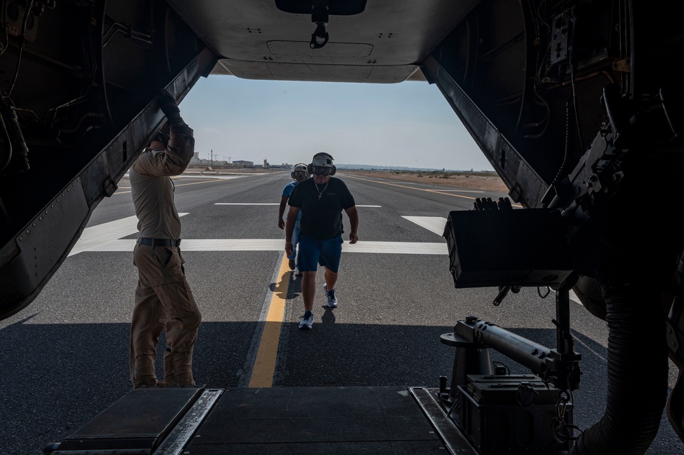 VMM-364 land on USS Lewis B Puller