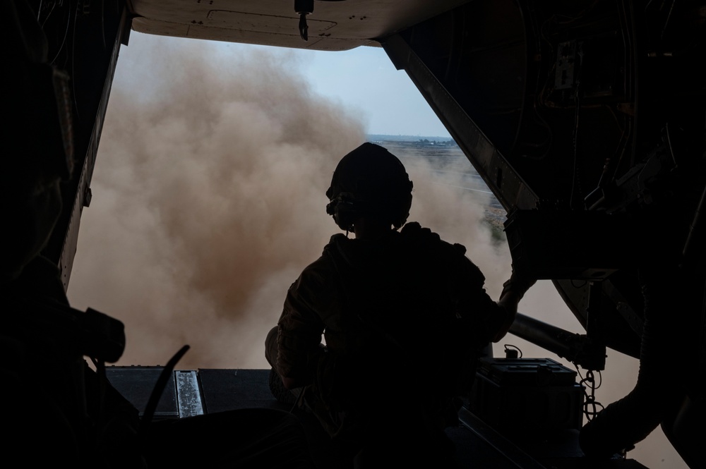 VMM-364 land on USS Lewis B Puller