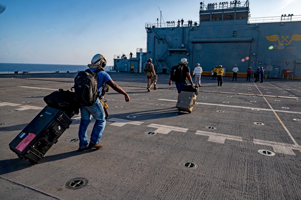 VMM-364 land on USS Lewis B Puller