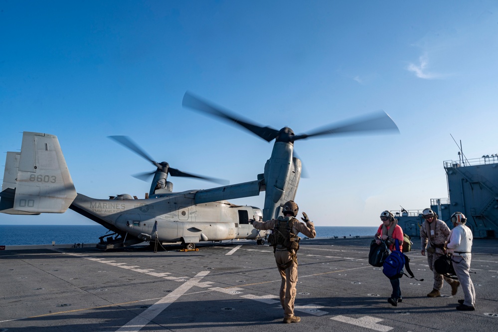 VMM-364 land on USS Lewis B Puller