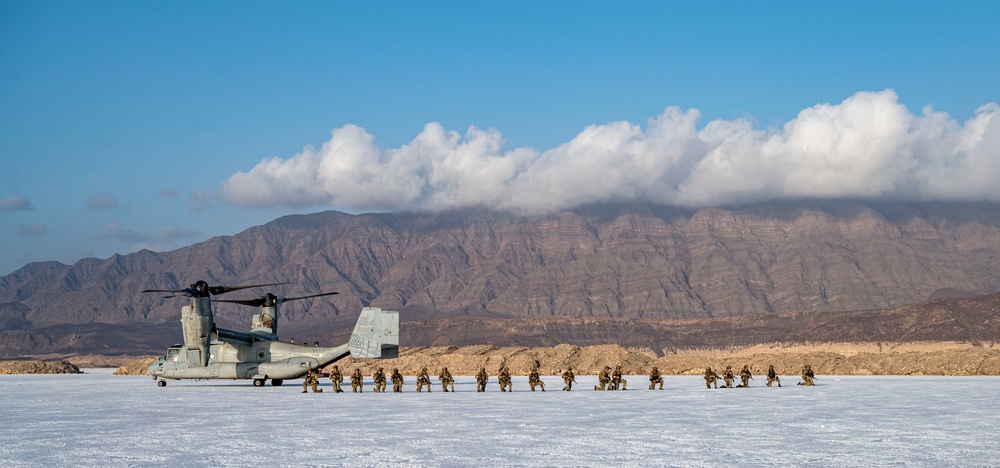 VMM-364 conduct training near Red Sea