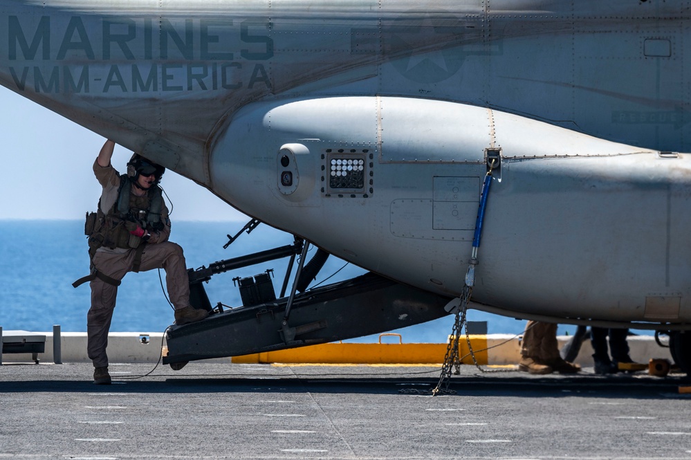 VMM-364 conduct training near Red Sea