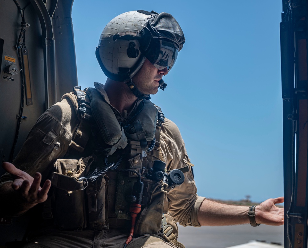 VMM-364 conduct training near Red Sea