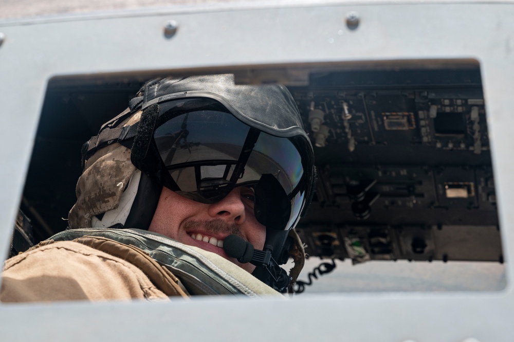 VMM-364 conduct training near Red Sea