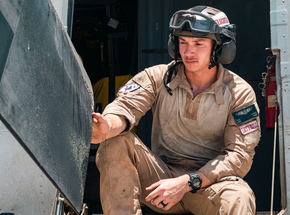 VMM-364 conduct training near Red Sea