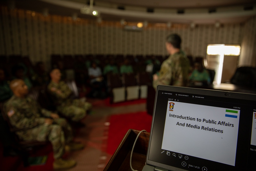 U.S., Sierra Leone soldiers discuss public affairs procedures