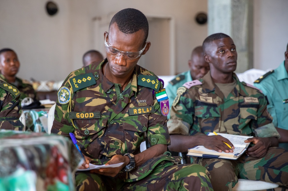 U.S., Sierra Leone soldiers discuss public affairs procedures