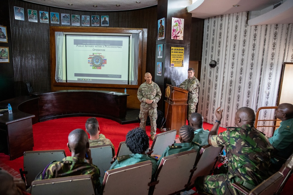 U.S., Sierra Leone soldiers discuss public affairs procedures